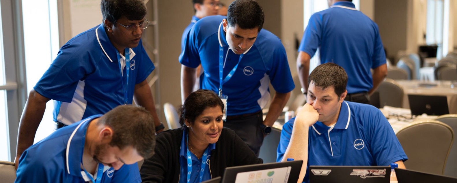 Dell +5,83% взлетает на рекордных заказах ИИ-серверов и повышении прогноза