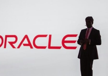 Срыв строительства дата-центров для OpenAI обвалил акции Oracle еще на 5,4%