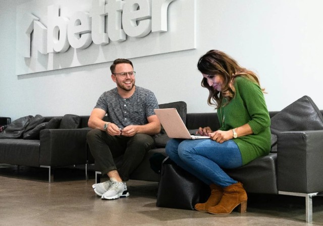 S&P 500 буксует, а Russell 2000 идет вверх перед вердиктом ФРС