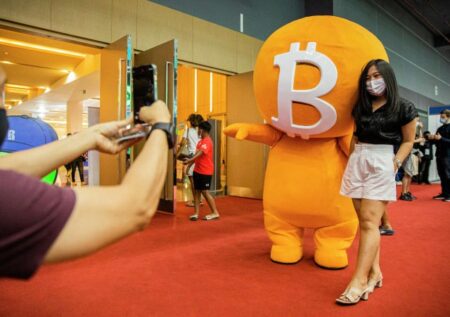 Военная операция США подбросила Bitcoin к отметке $93 000 (+1,8%)