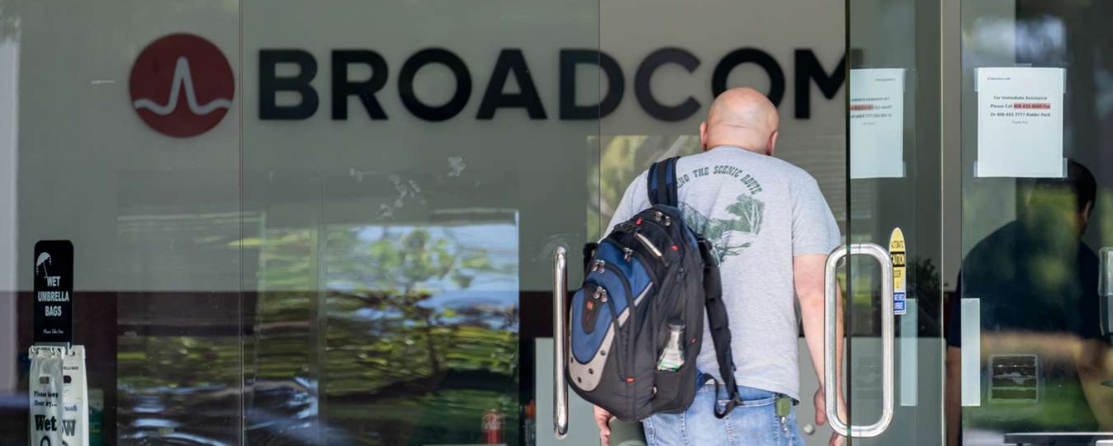 Дефицит памяти и спрос на кастомные чипы усиливают позиции Broadcom (AVGO) и Marvell (MRVL)