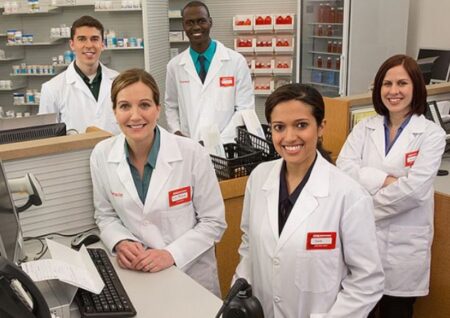 Страховщики UnitedHealth (UNH) и CVS (CVS) укрепились на презентации медреформы Трампа