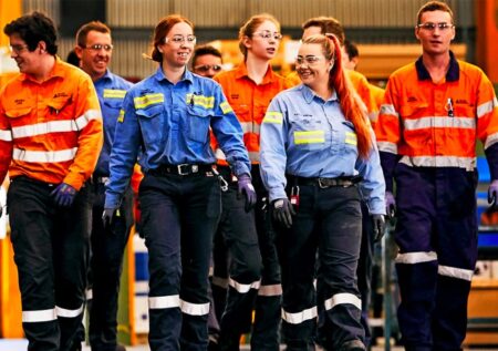 Amazon (AMZN) делает ставку на медь и ядерную энергию в сделке с Rio Tinto