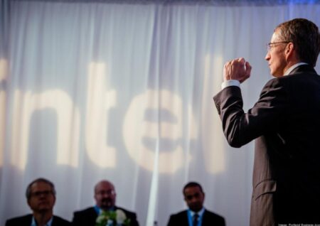 KeyBanc назвал партнерство с Apple «первой большой победой» Intel