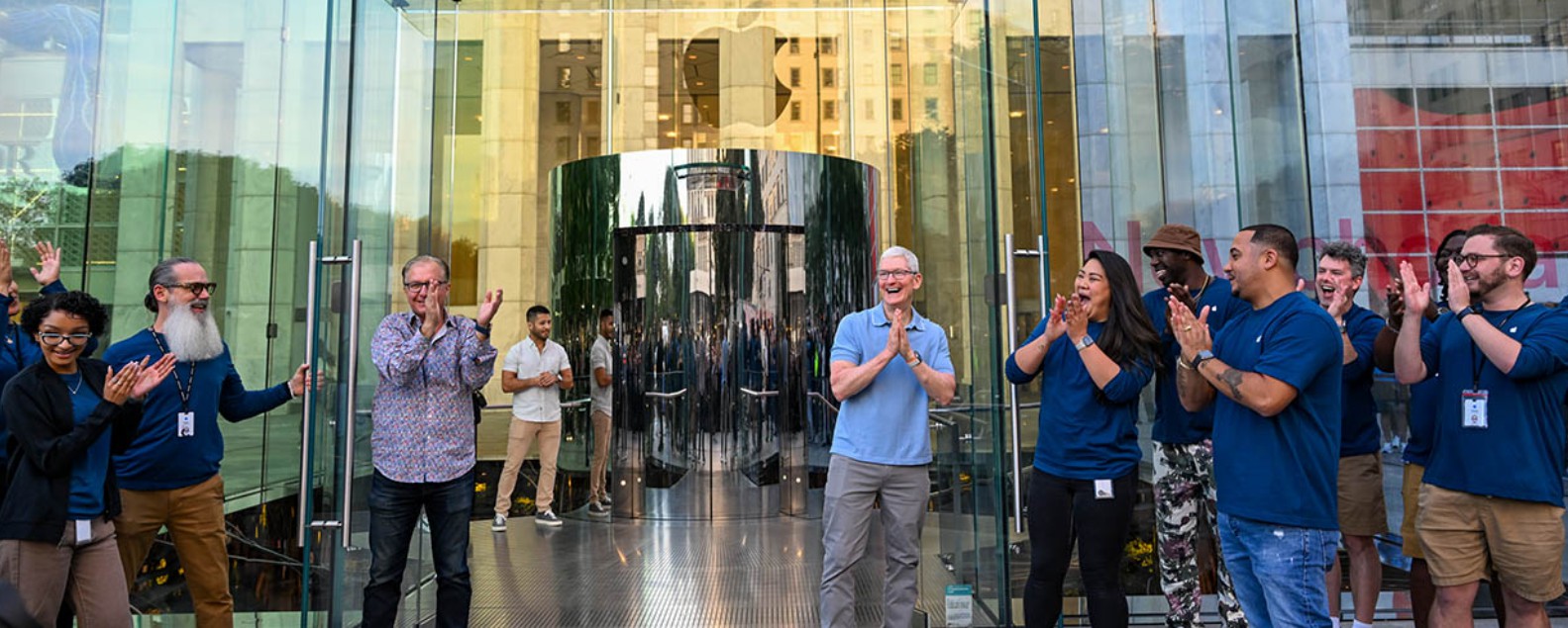 Apple (AAPL) переманивает инвесторов, напуганных тратами на ИИ