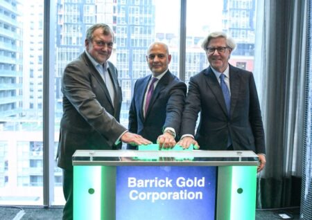 «Тарифная неопределенность» спровоцировала рост золота и серебра