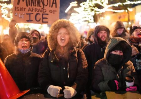 Частичный шатдаун правительства США начался из-за разногласий в Сенате