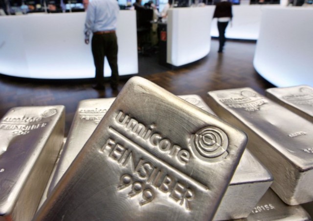 Почему аналитики сохраняют спокойствие после обвала серебра на 28,5%