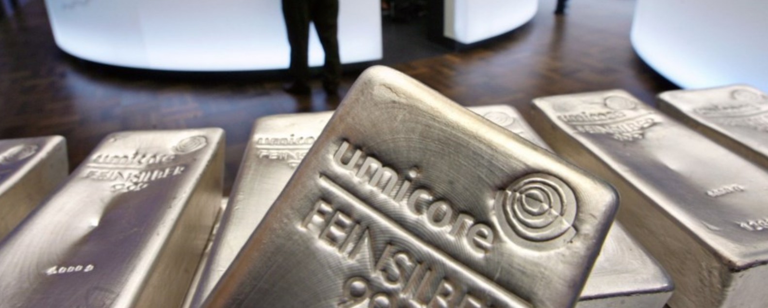 Почему аналитики сохраняют спокойствие после обвала серебра на 28,5%