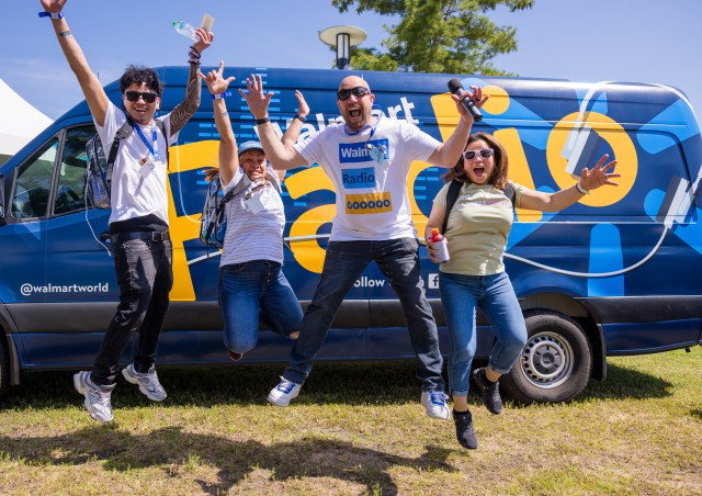 Walmart (WMT) впервые вошла в клуб компаний с капитализацией $1 трлн