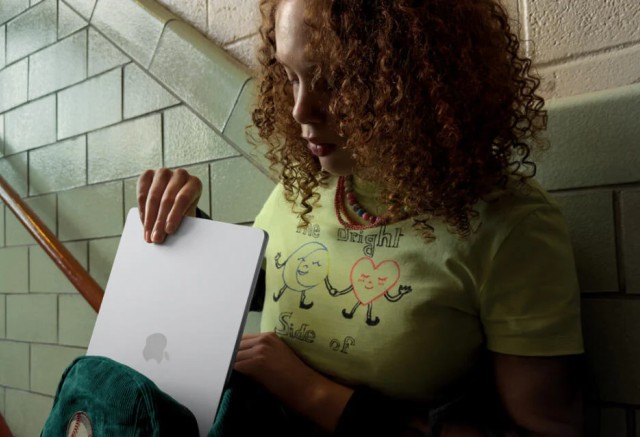 Рынок вяло встретил новые ноутбуки Apple (AAPL)