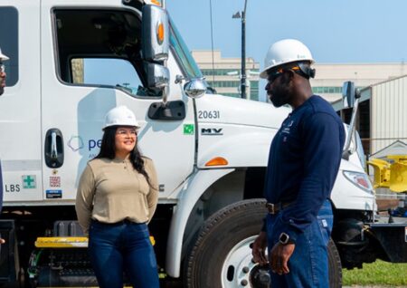 Wells Fargo включил AWK и EXC в свой хедж против иранского конфликта