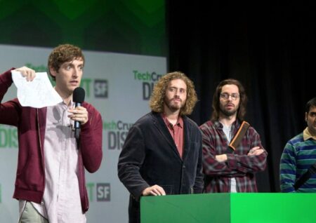 Прорывной ИИ-алгоритм Alphabet (GOOG) обвалил акции производителей чипов памяти