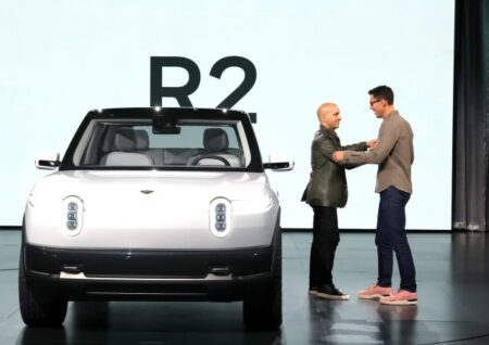Внедорожник R2 от Rivian (RIVN) притягивает внимание инвесторов