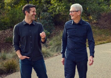 Уход Тима Кука открывает новую главу для Apple (AAPL)