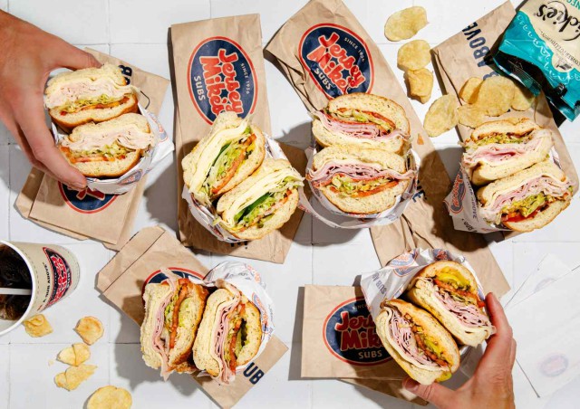 Сэндвич-гигант Jersey Mike’s (JMKE) привлек $1 млрд перед дебютом