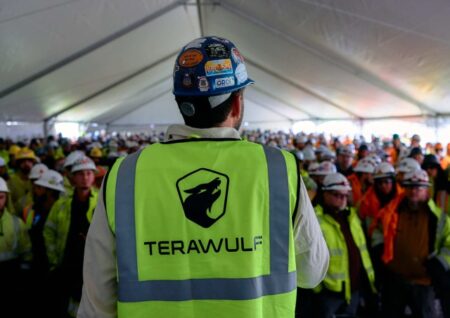 Сделка с Anthropic превратила криптомайнера TeraWulf (WULF) в ИИ-фаворита